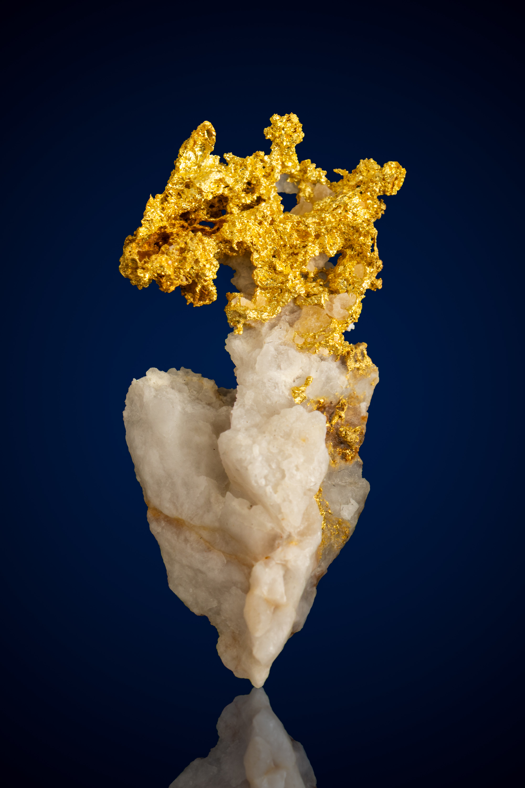 (image for) Luminous, Statuesque Natural Gold Quartz Nugget - Toulumne County, CA - 4.66 grams